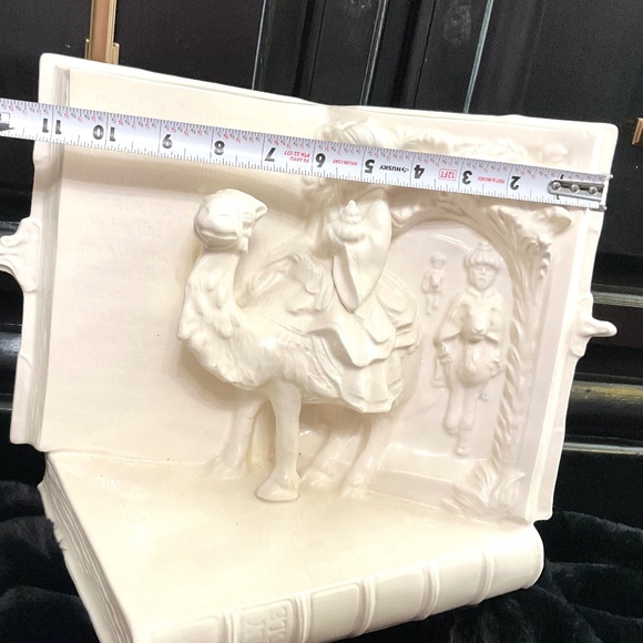 Vintage Nativity Scene Magi Wise Men Bookend with Bible Sculpture - Picture 15 of 16